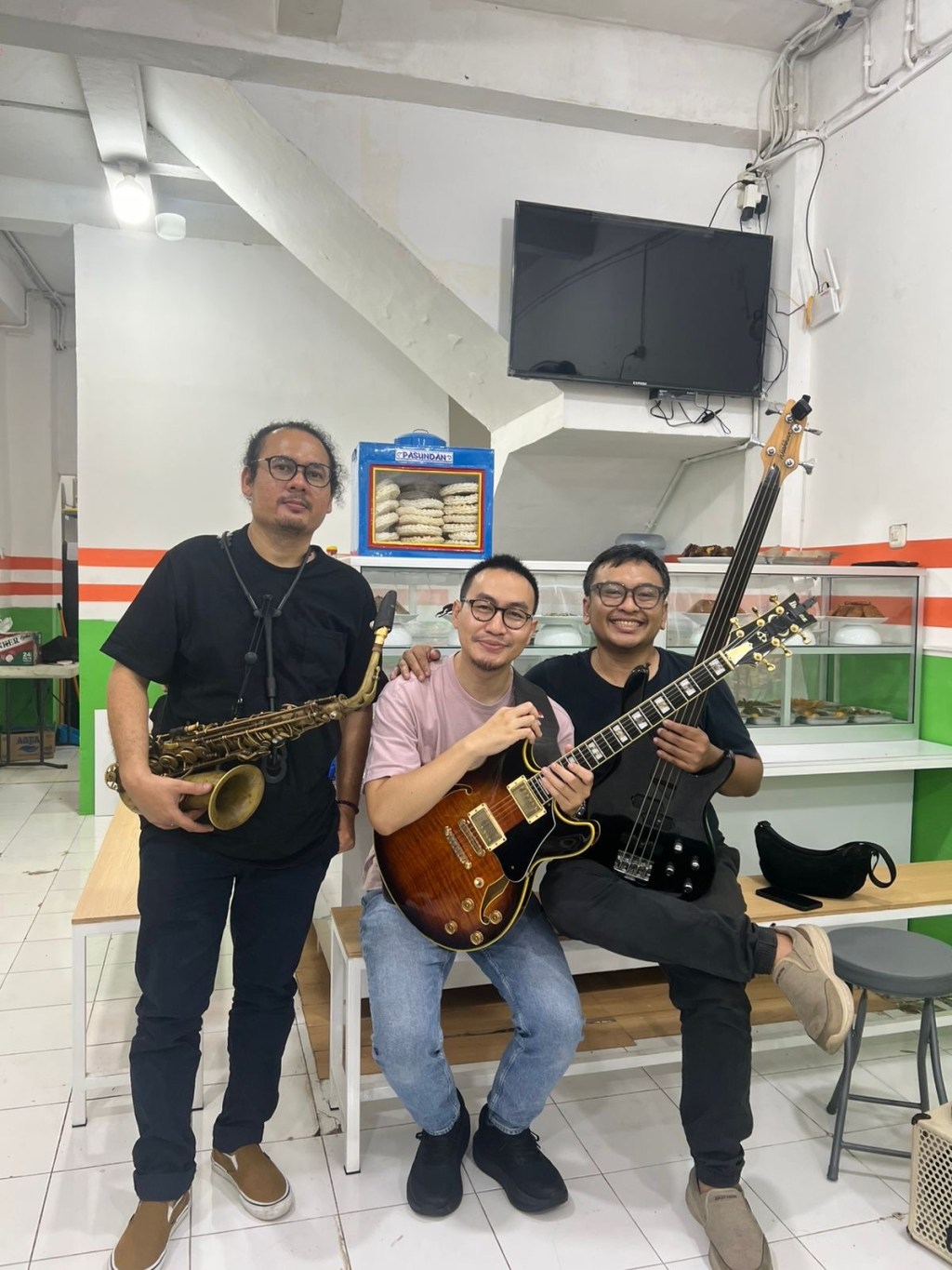 Komunitas Warung Jazz Depok: Menikmati Jazz Sambil Menyantap Garang Asem