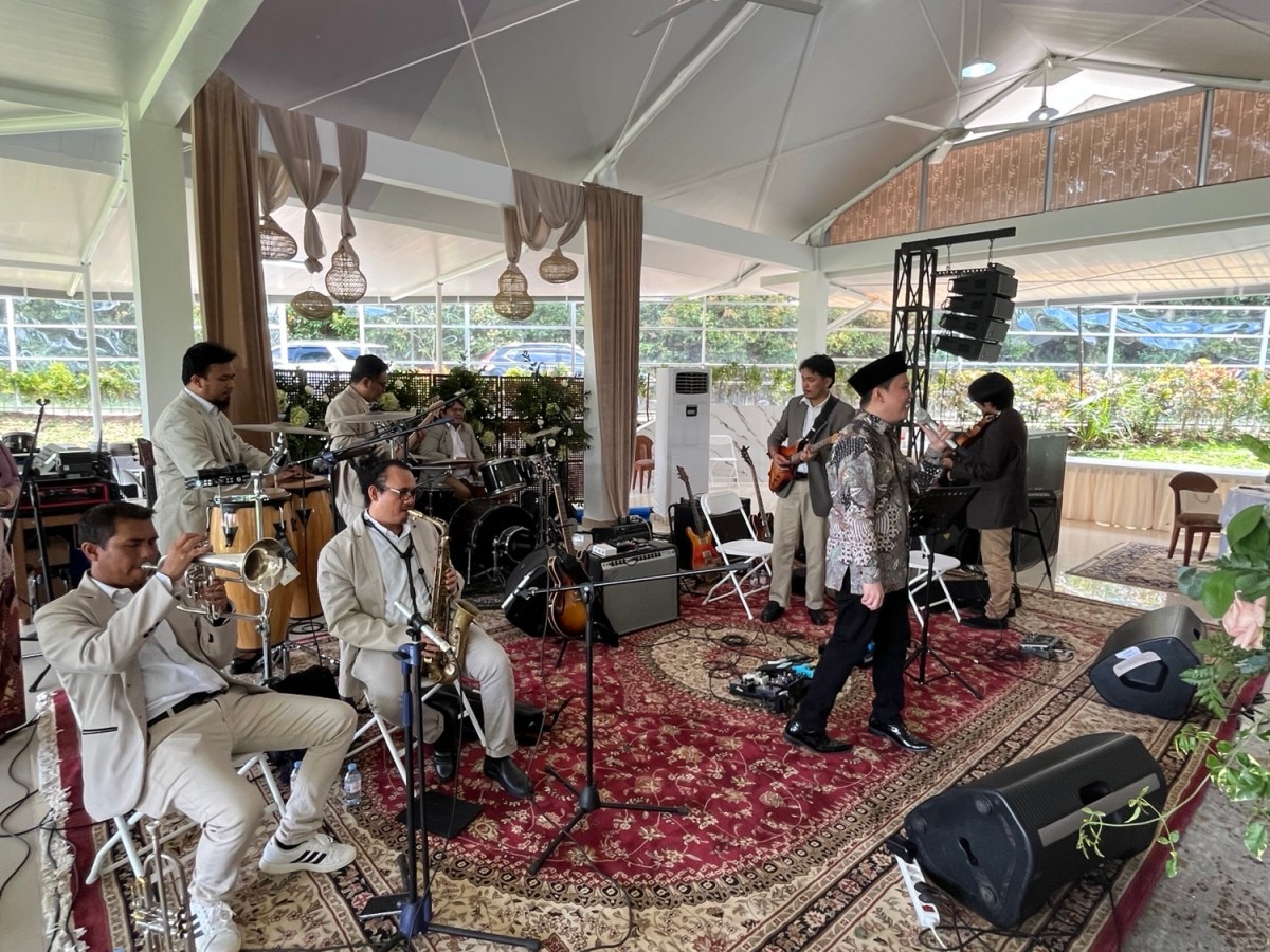 Living Room Concert by Chaka&nbsp;Music