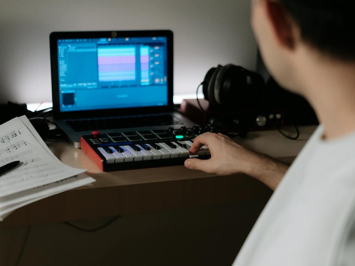 Belajar Musik Secara Fleksibel, Hasil Tetap Profesional: Chaka Music Studio Hybrid&nbsp;Course