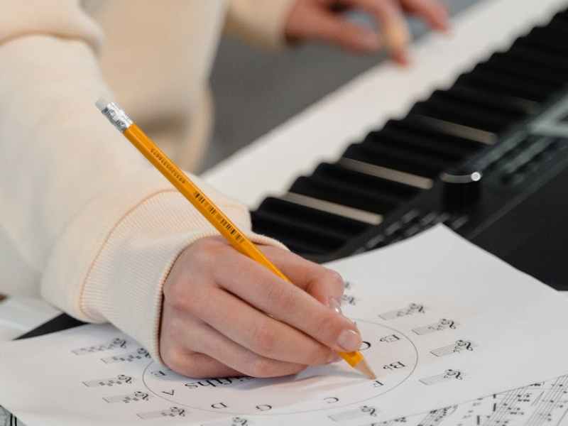 Cara Mengubah Lirik Menjadi Lagu Orisinil (Bukan Sekadar AI&nbsp;Generated)